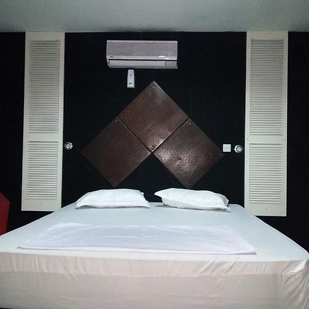 Transit Room Klia - Residence Villa Kampong Kubang Beras Exteriör bild