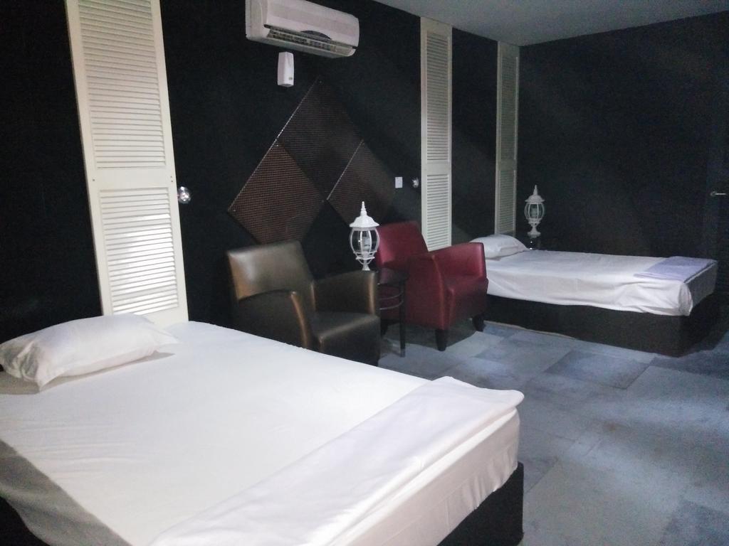 Transit Room Klia - Residence Villa Kampong Kubang Beras Exteriör bild