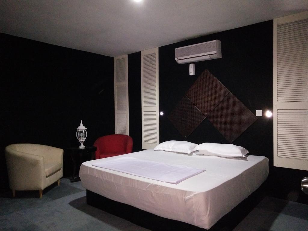 Transit Room Klia - Residence Villa Kampong Kubang Beras Exteriör bild