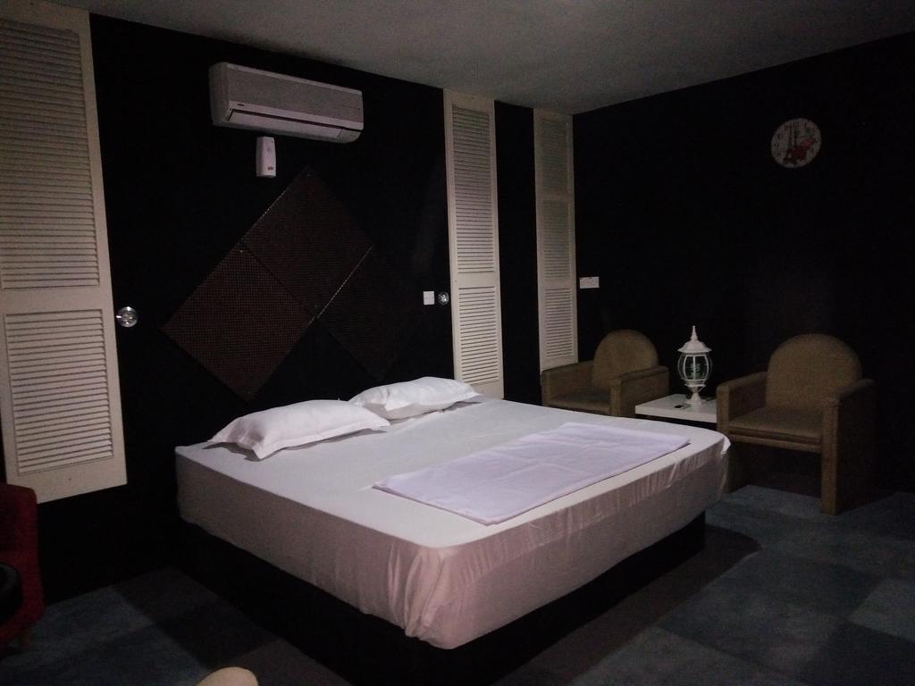 Transit Room Klia - Residence Villa Kampong Kubang Beras Exteriör bild