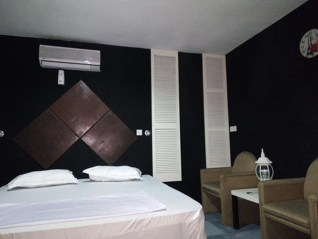 Transit Room Klia - Residence Villa Kampong Kubang Beras Exteriör bild