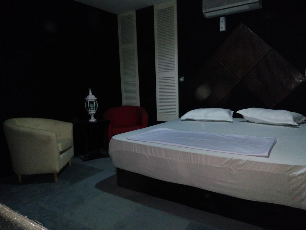 Transit Room Klia - Residence Villa Kampong Kubang Beras Exteriör bild