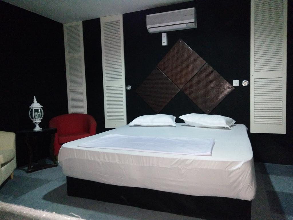 Transit Room Klia - Residence Villa Kampong Kubang Beras Exteriör bild