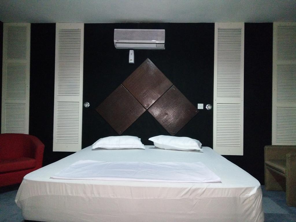 Transit Room Klia - Residence Villa Kampong Kubang Beras Exteriör bild